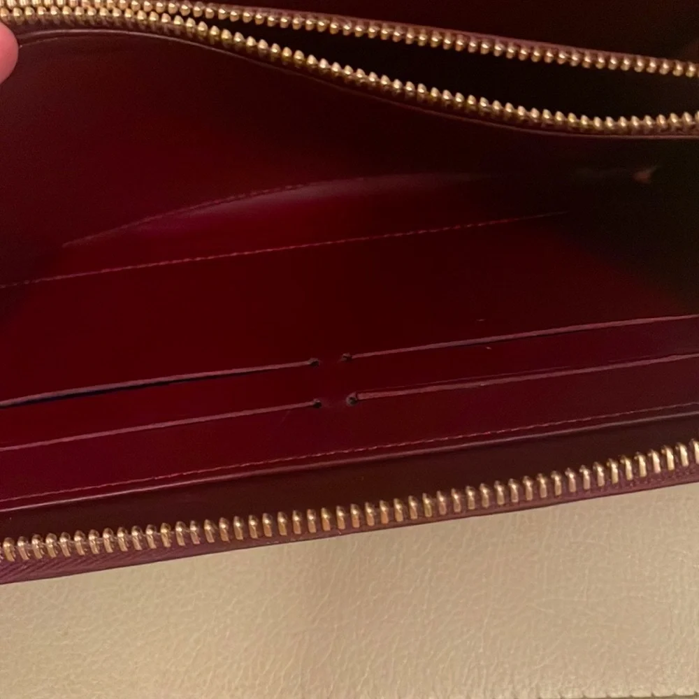 AUTHENTIC EUC LOUIS VUITTON SP4182 ROUGE FAUVISTE MONOGRAM VERNIS ZIPPY … - Picture 16 of 17